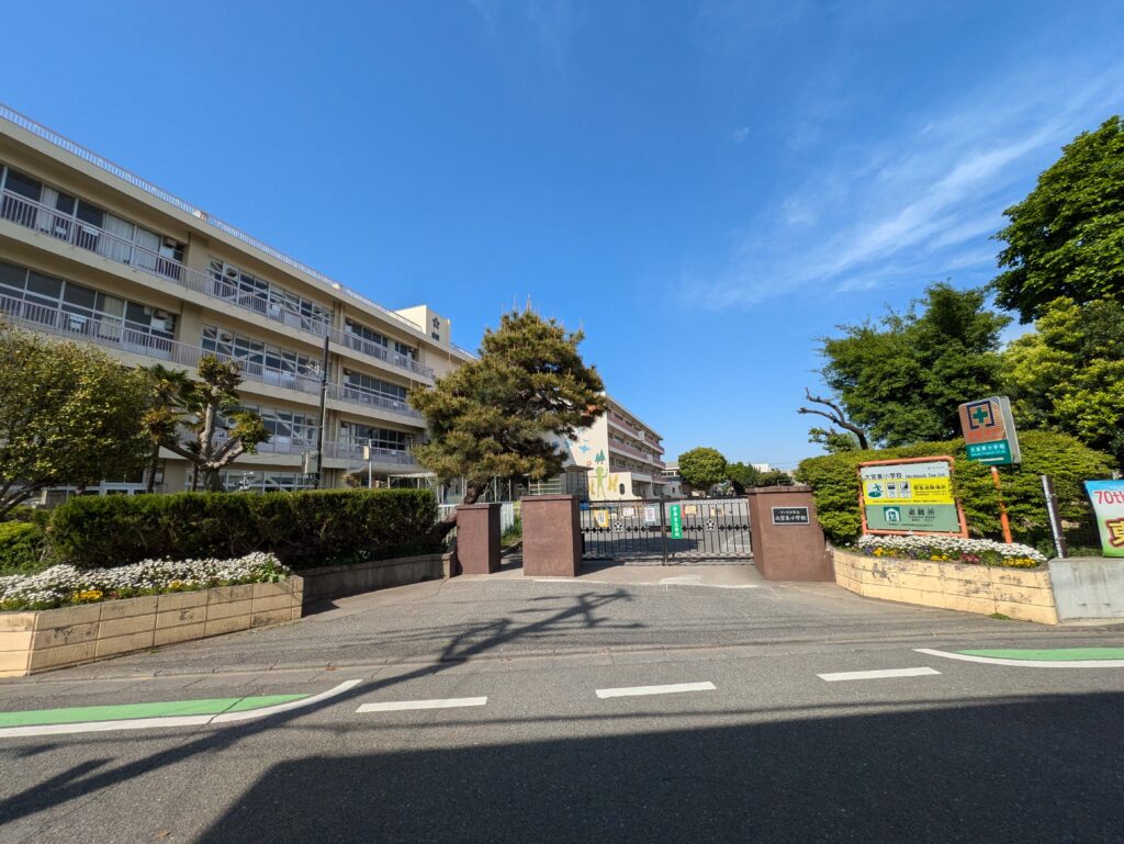 ヒルズ大宮堀の内３丁目　分譲地のアプローチが特徴的な分譲地　