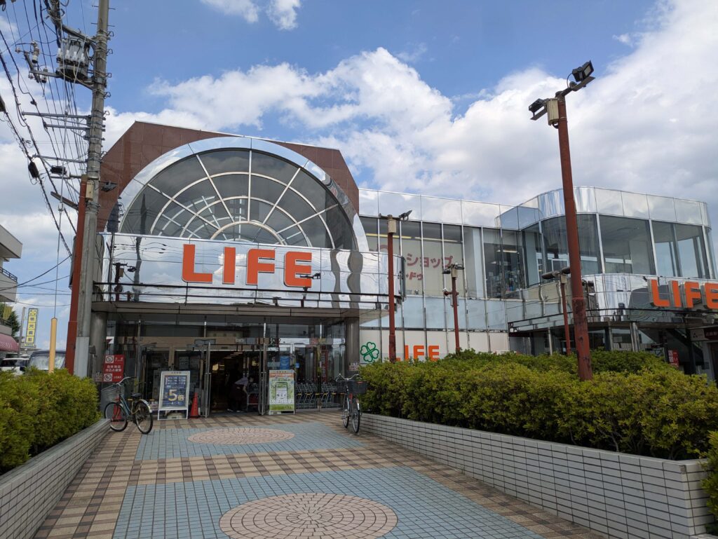 ライフ指扇店